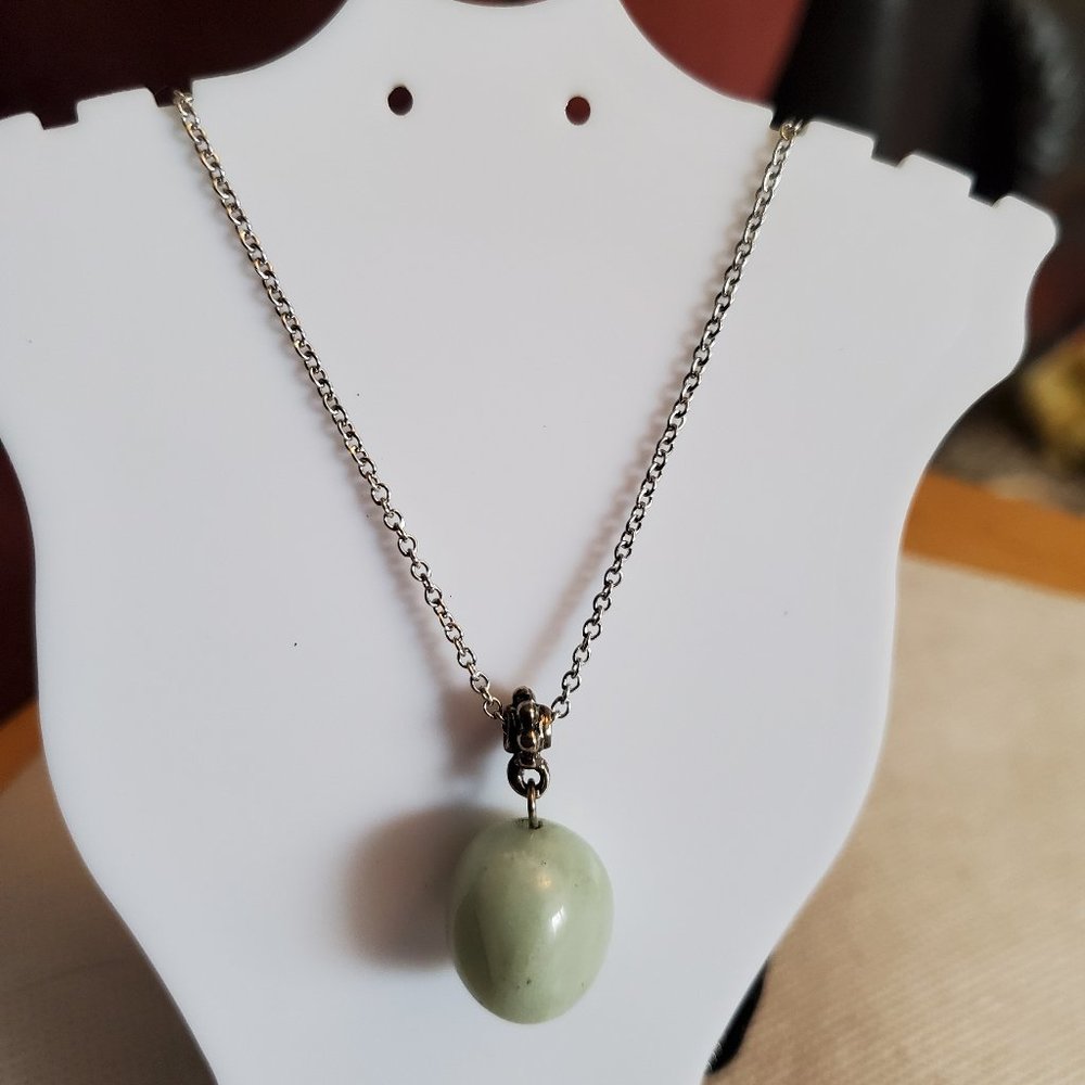 16" Silver Tone Jade Stone Pendant Necklace Simple